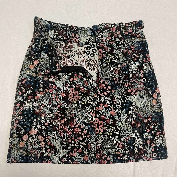 Topshop Floral Skirt - Picture 2 of 3